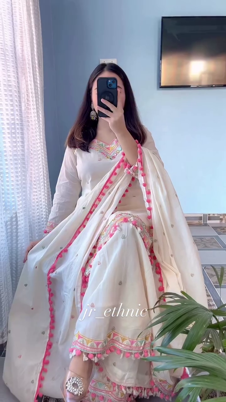 Embroidered Ethnic Suit Set - image 3